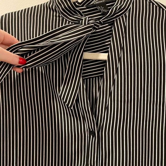 Black and white striped pussybow blouse - Picture 2 of 3